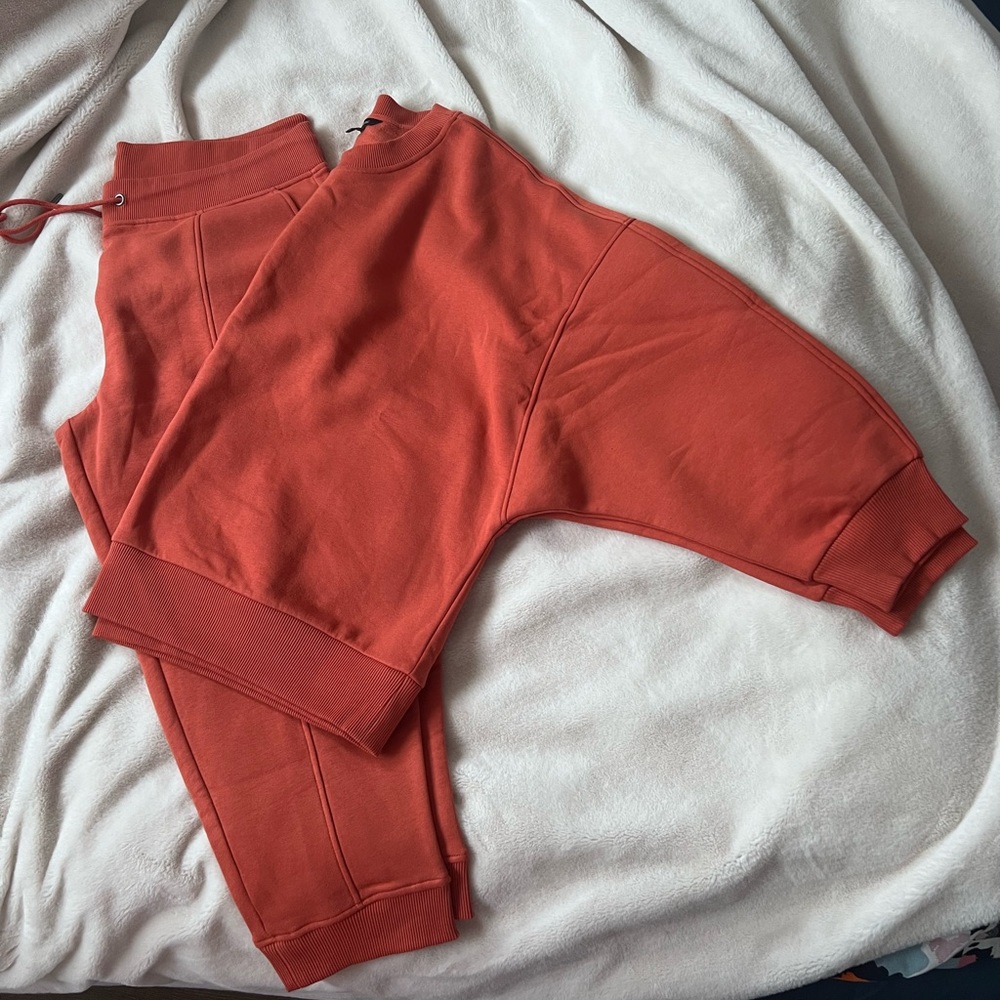 Brand new 2-piece set from Banana Republic size XL